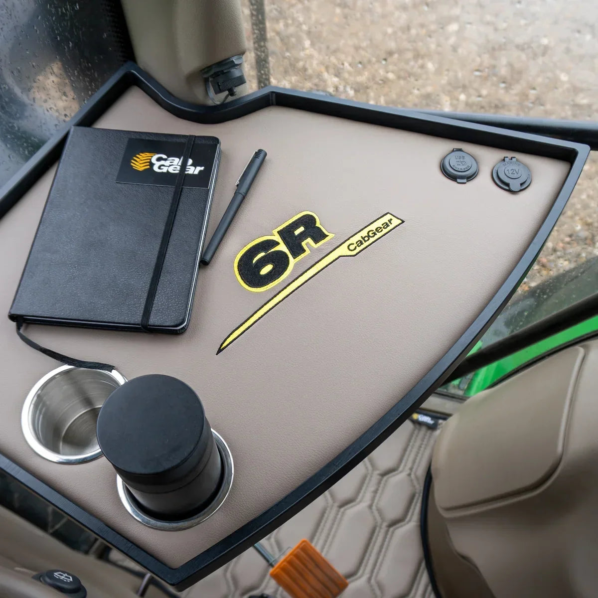 CabTable John Deere 6200R detail 2